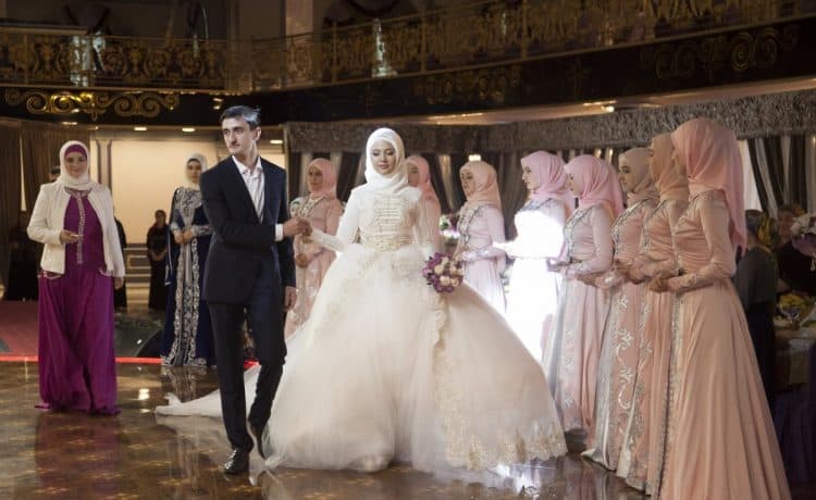 فساتين زفاف فخمه خليجيه لحفل زفاف أكثر ترفا