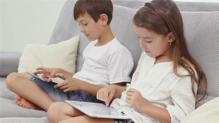 أضرار الانترنت على الأطفال أضرار الانترنت على الأطفال