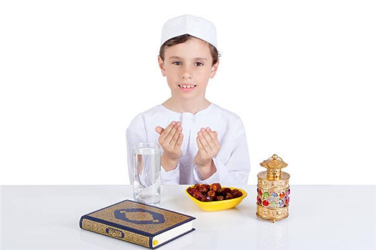 كيف تساعدين طفلك على الصوم ؟