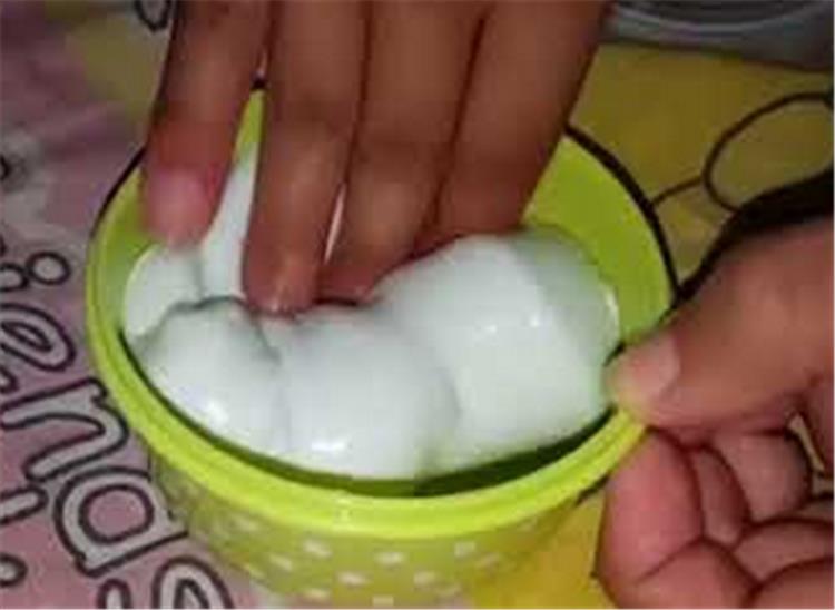 اسهل طريقة لعمل السلايم بدون غراء بالصور والخطوات