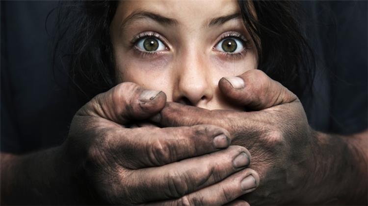 كيف تكتشفين تعرض طفلك للتحرش الجنسي في المدرسة؟ كيف تكتشفين تعرض طفلك للتحرش الجنسي في المدرسة؟ 