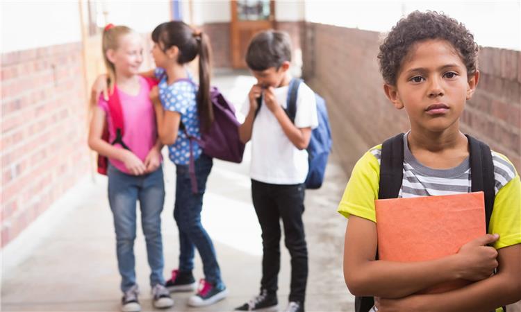 هكذا تعرفين أن طفلك يتعرض لمضايقات أو اعتداءات في المدرسة